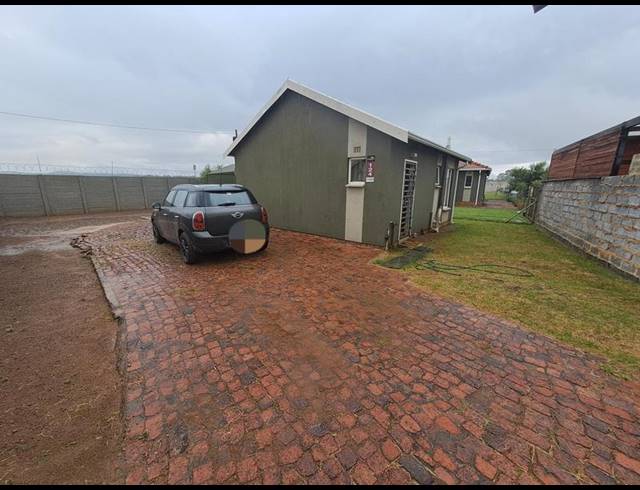 2 BEDROOM HOUSE FOR SALE IN SAVANNA CITY